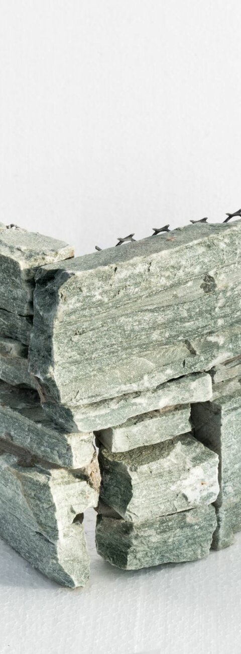 Wallstone Q 006 - Quartzite Green hrubý na síti